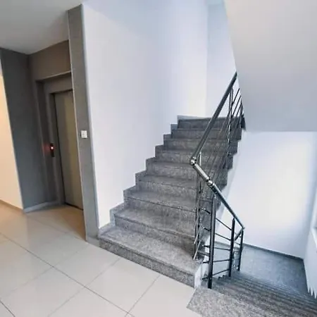 Garden Apartment *